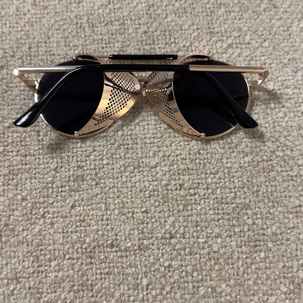 UNISEX Stylish Gold Sunglasses - Picture 6 of 15
